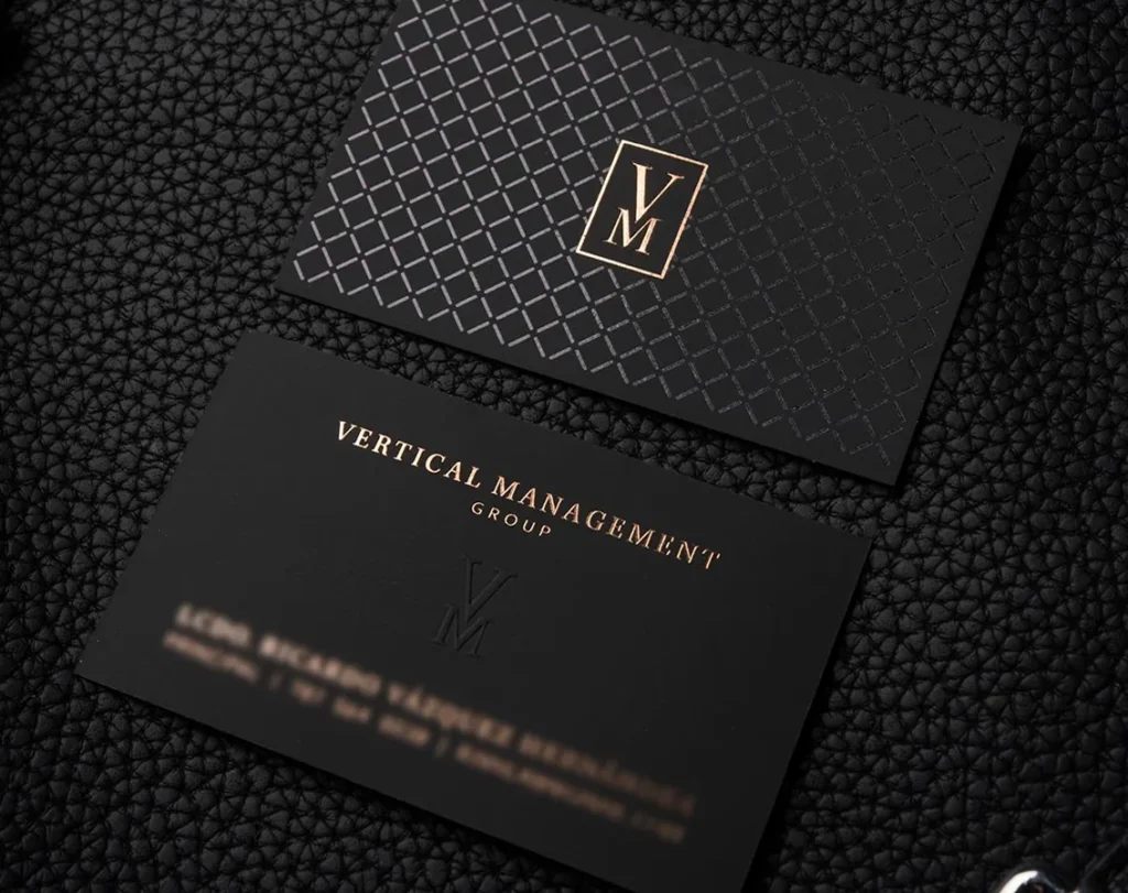 Cărți de vizită premium cu folio auriu și finisaj special – Vectorial Print