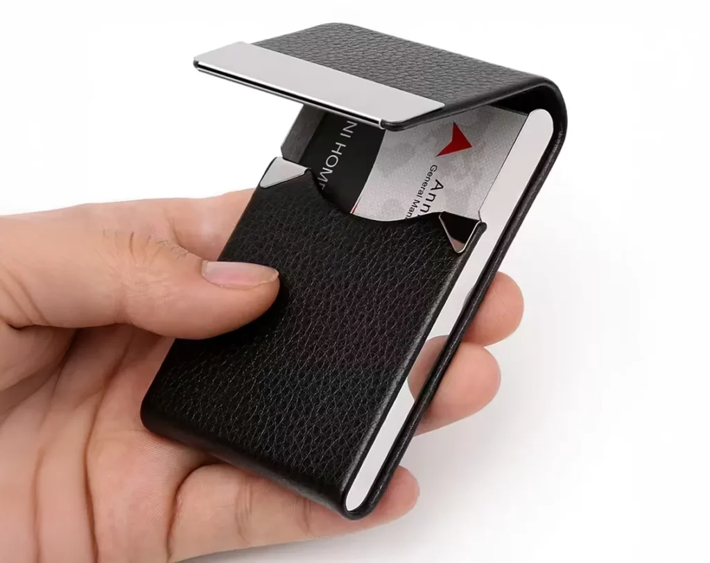 Portcard pentru cărți de vizită cu mecanism de deschidere rapidă