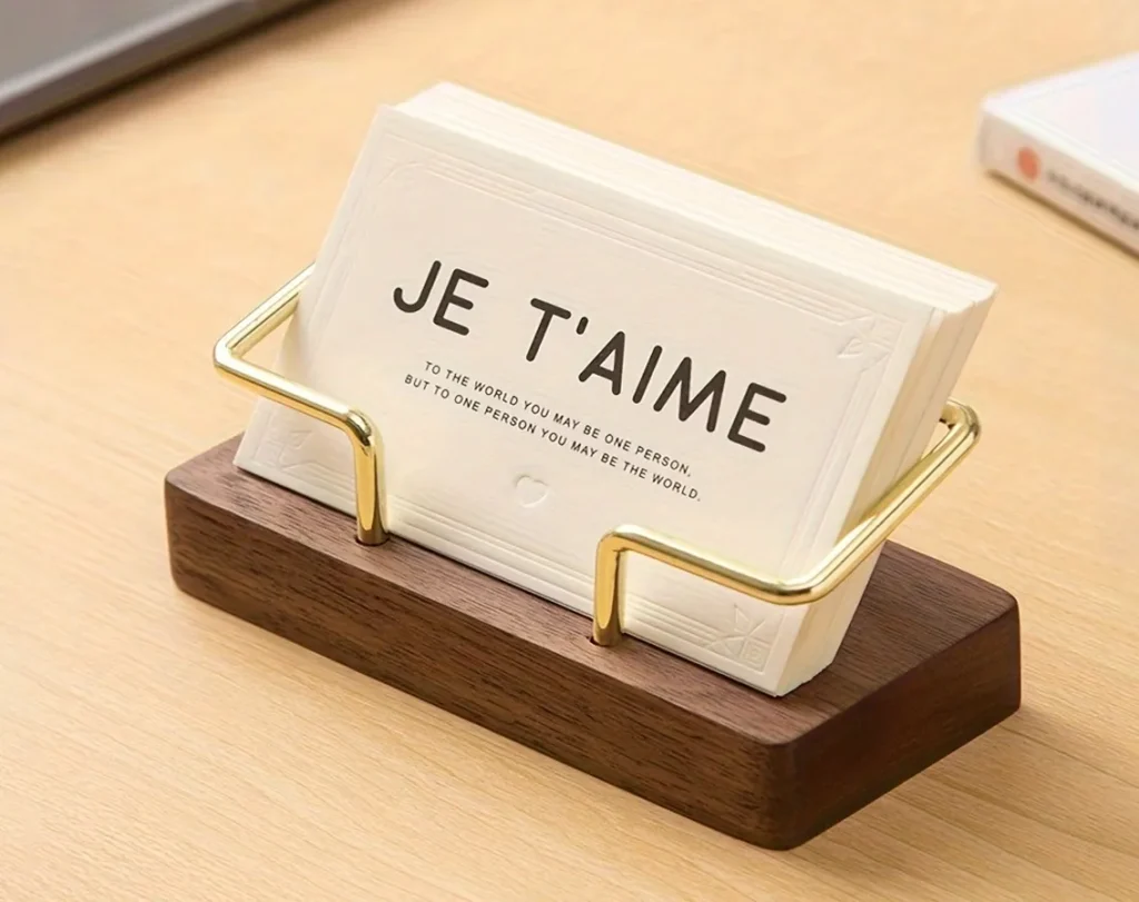 Suport de birou pentru cărți de vizită din lemn cu elemente metalice